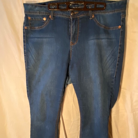 Slim boot jeans